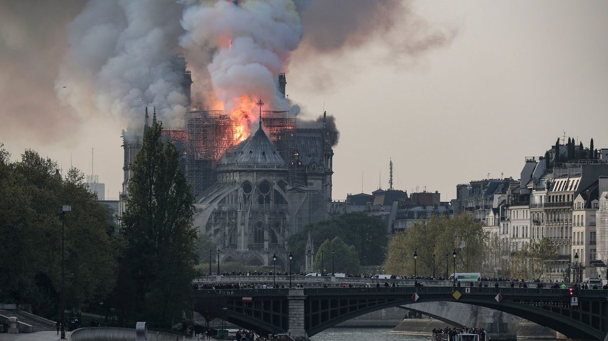 Když v Paříži hořela historie. Rok od ničivých plamenů v Notre-Dame